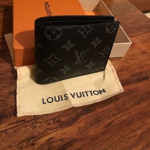Luis Vuitton wallet